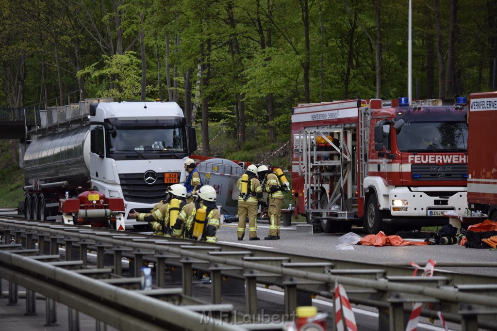 VU Gefahrgut LKW umgestuerzt A 4 Rich Koeln Hoehe AS Gummersbach P187.JPG - Miklos Laubert